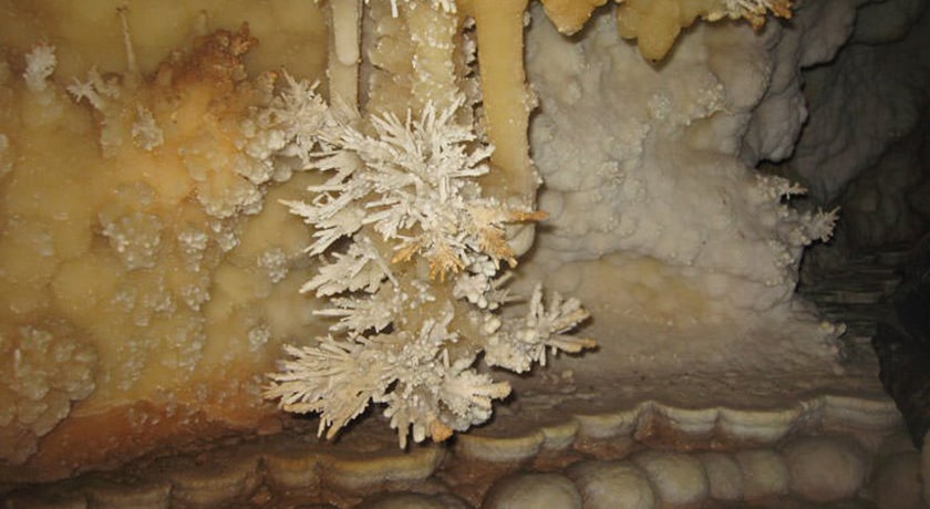  غار پریان شهرستان اصفهان استان نطنز