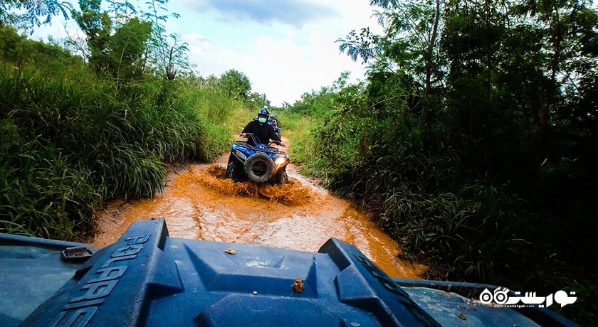 سرگرمی ماجراجویی در جنگل با موتور چهار چرخ در پاتایا شهر تایلند کشور پاتایا