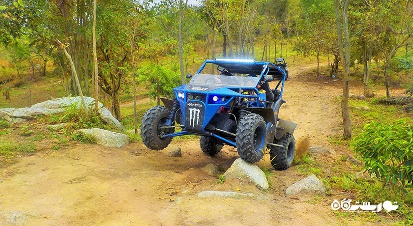 سرگرمی ماجراجویی در جنگل با موتور چهار چرخ در پاتایا شهر تایلند کشور پاتایا