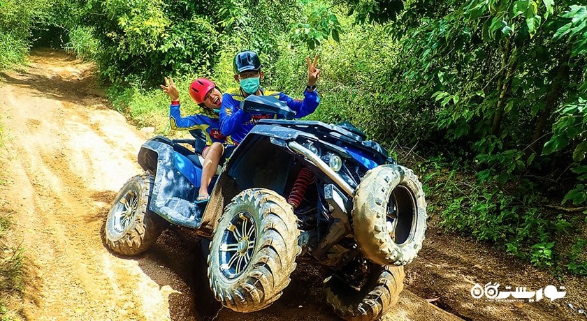 سرگرمی ماجراجویی در جنگل با موتور چهار چرخ در پاتایا شهر تایلند کشور پاتایا