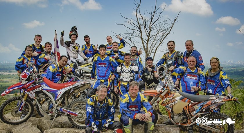 سرگرمی موتور سواری در جاده های خاکی پاتایا شهر تایلند کشور پاتایا