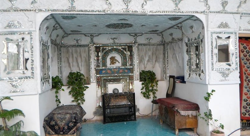 رستوران سفره خانه سنتی نون و نمک (خانه فخر الملوک) شهر تهران 