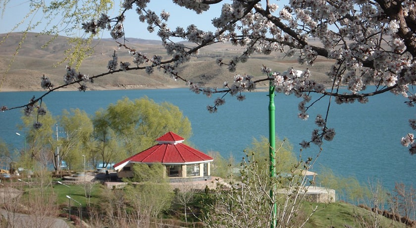  دهکده تفریحی زاینده رود شهرستان اصفهان استان چادگان