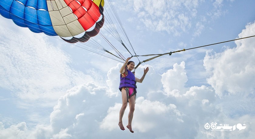 سرگرمی پاراسیلینگ در پاتایا شهر تایلند کشور پاتایا