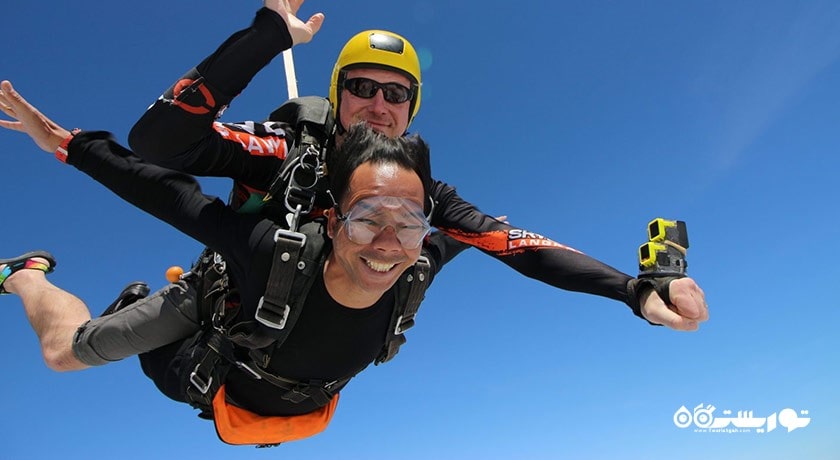 سرگرمی چتر بازی دونفره در لنکاوی شهر مالزی کشور لنکاوی