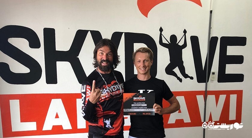 چتر بازی دونفره در لنکاوی -  شهر لنکاوی