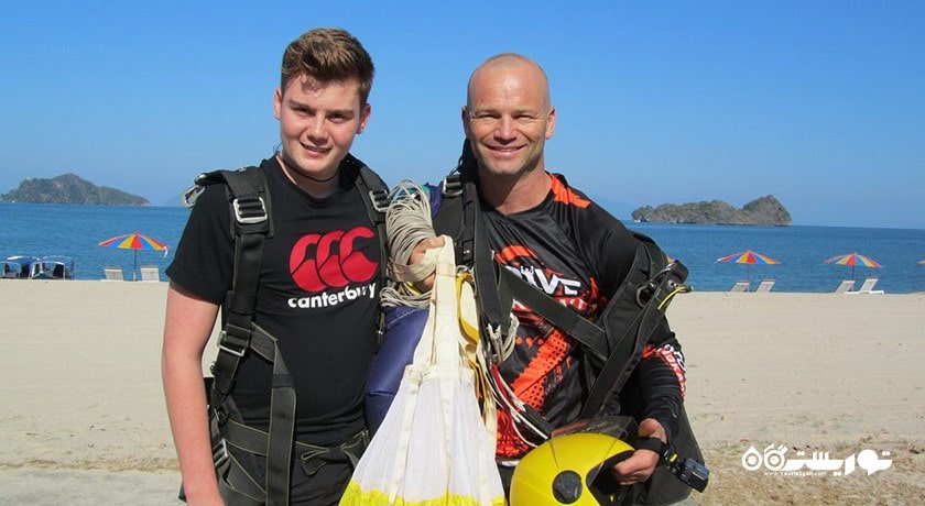 چتر بازی دونفره در لنکاوی -  شهر لنکاوی