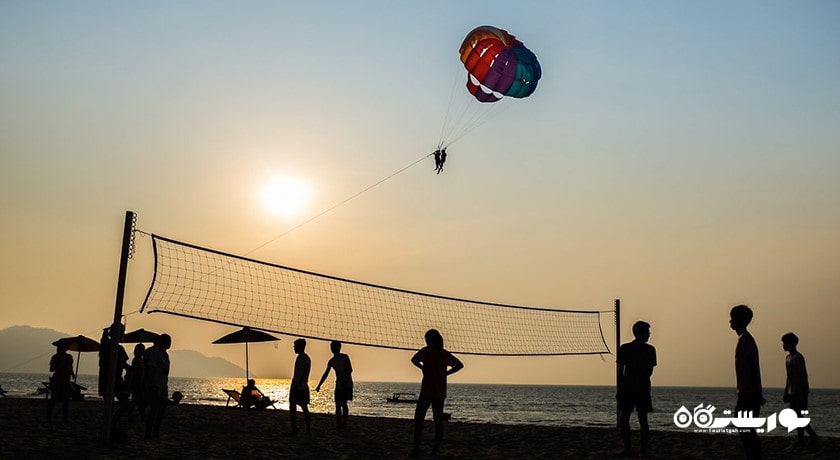 سرگرمی ورزش های آبی و ساحلی در باتو فرینگی شهر مالزی کشور پنانگ