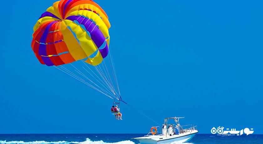 سرگرمی ورزش های آبی و ساحلی در باتو فرینگی شهر مالزی کشور پنانگ