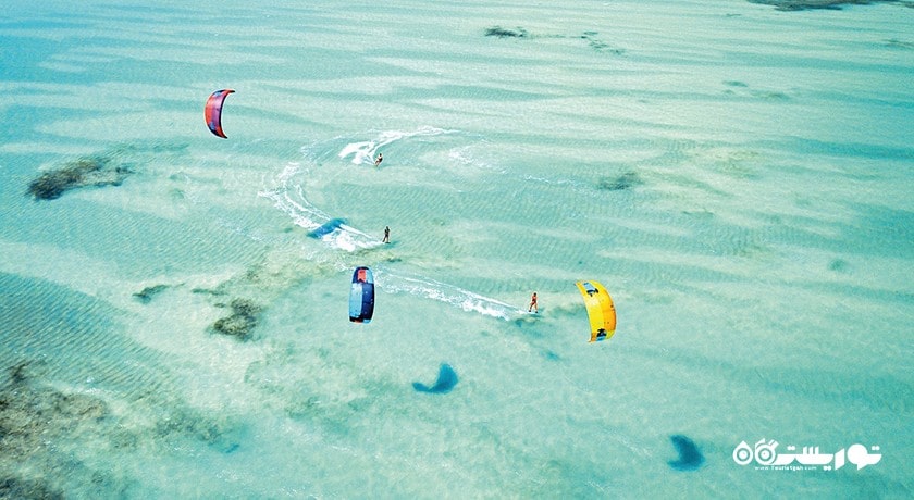 سرگرمی کایت سواری در ساحل سیلاین شهر قطر کشور دوحه
