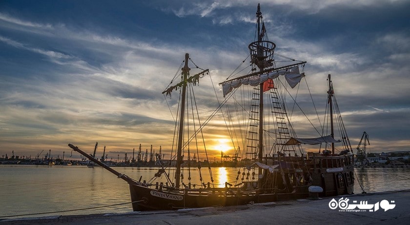 سرگرمی سفر دریایی غروب آفتاب شهر بلغارستان کشور وارنا