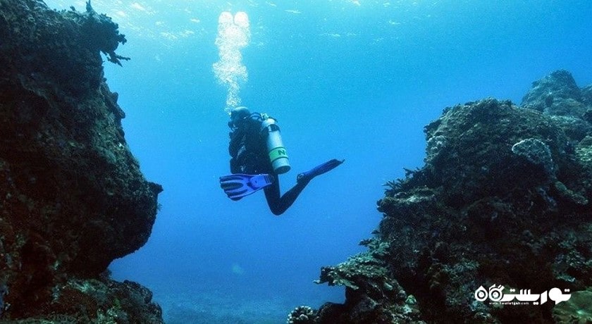 سرگرمی غواصی بدون تجهیزات در بالی شهر اندونزی کشور بالی