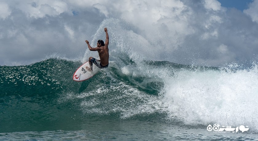 سرگرمی موج سواری در بالی شهر اندونزی کشور بالی