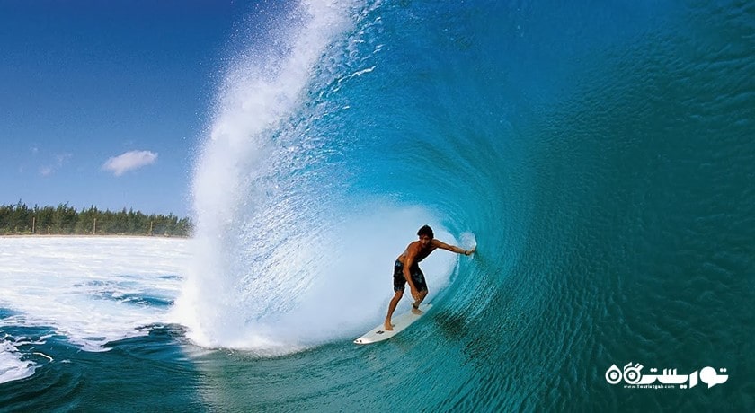 سرگرمی موج سواری در بالی شهر اندونزی کشور بالی