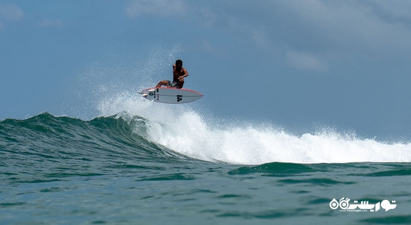 سرگرمی موج سواری در بالی شهر اندونزی کشور بالی