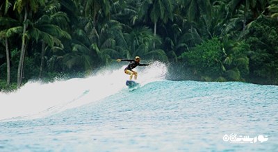 سرگرمی موج سواری در بالی شهر اندونزی کشور بالی