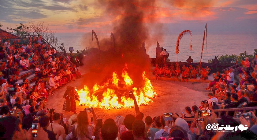 رقص آتش ککاک در معبد اولوواتو -  شهر بالی