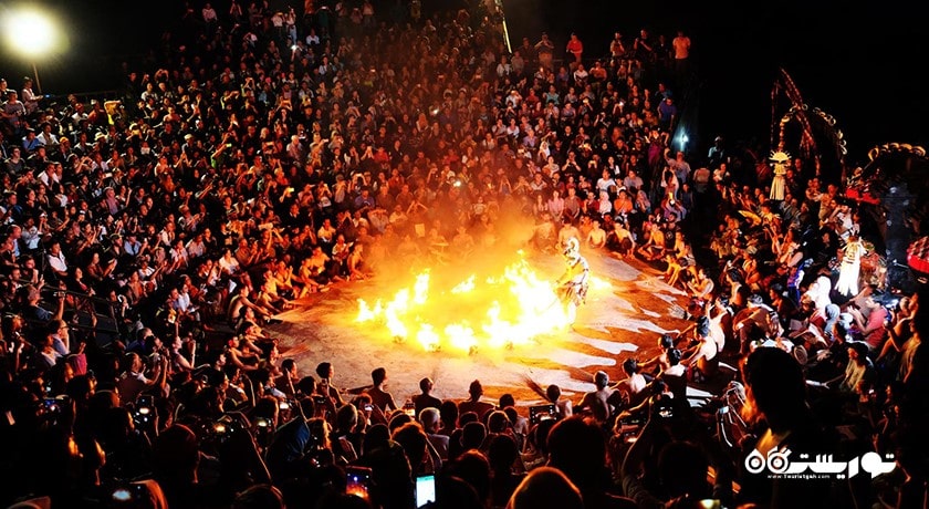 رقص آتش ککاک در معبد اولوواتو -  شهر بالی