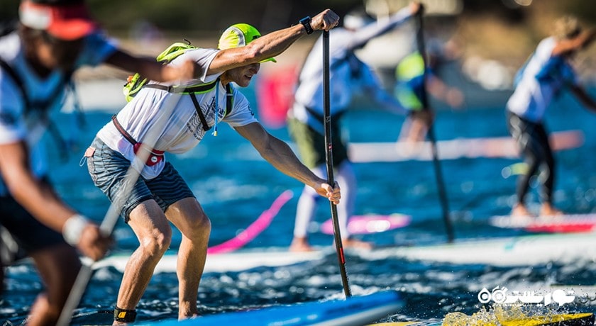 سرگرمی پاروزنی ایستاده در بالی شهر اندونزی کشور بالی