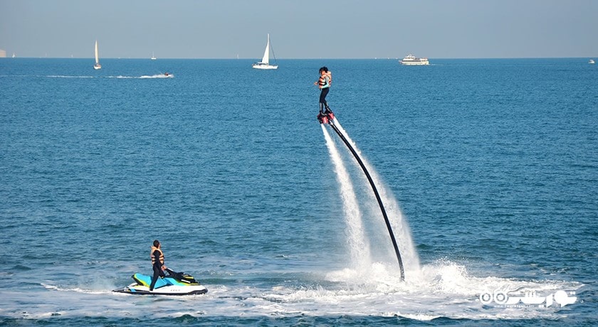 سرگرمی جت پک های آب و فلای بورد در بالی شهر اندونزی کشور بالی