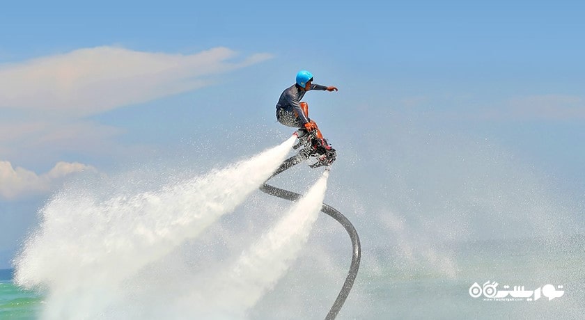 سرگرمی جت پک های آب و فلای بورد در بالی شهر اندونزی کشور بالی