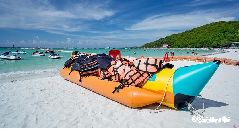 سرگرمی قایق موزی و دیگر قایق های کششی در بالی شهر اندونزی کشور بالی