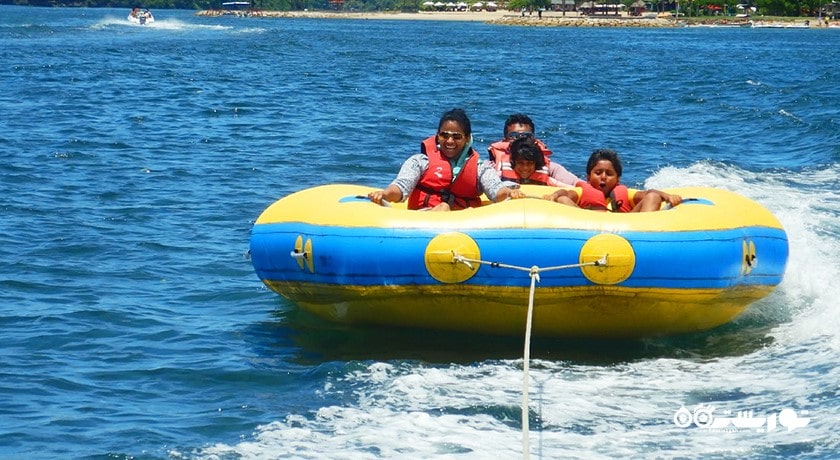 سرگرمی دونات سواری در بالی شهر اندونزی کشور بالی