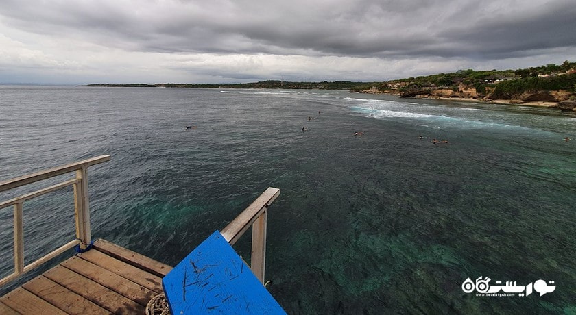 سرگرمی پرش از صخره در بالی شهر اندونزی کشور بالی
