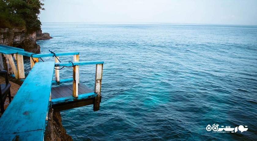 سرگرمی پرش از صخره در بالی شهر اندونزی کشور بالی