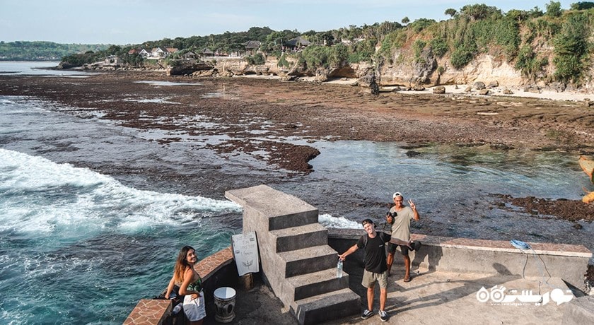 سرگرمی پرش از صخره در بالی شهر اندونزی کشور بالی
