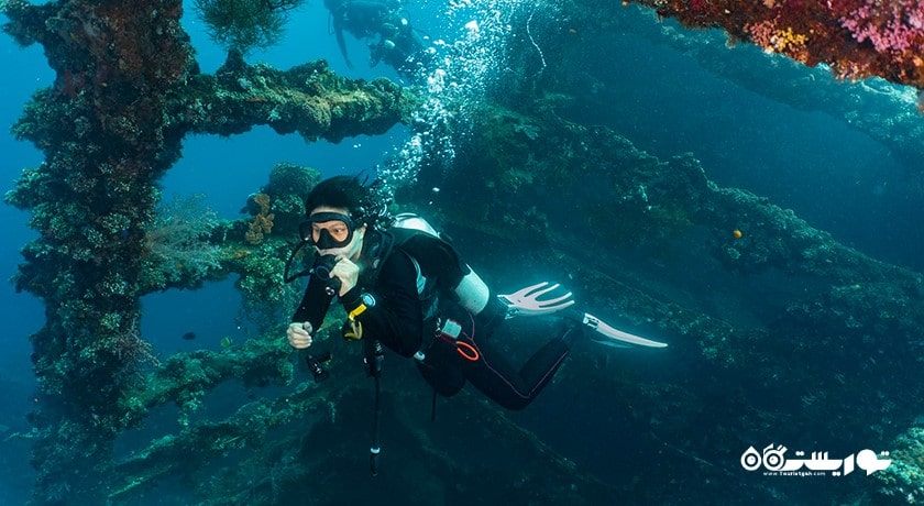 سرگرمی غواصی درون غار در بالی شهر اندونزی کشور بالی