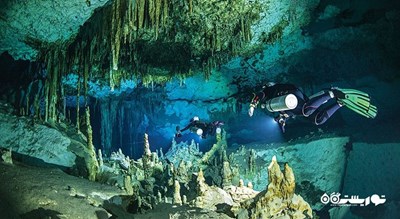 سرگرمی غواصی درون غار در بالی شهر اندونزی کشور بالی