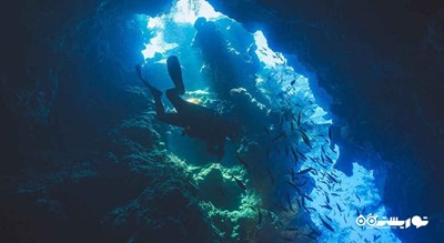 سرگرمی غواصی درون غار در بالی شهر اندونزی کشور بالی