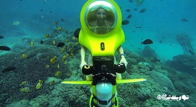 سرگرمی اسکوتر سواری دونفره زیر آب در بالی شهر اندونزی کشور بالی