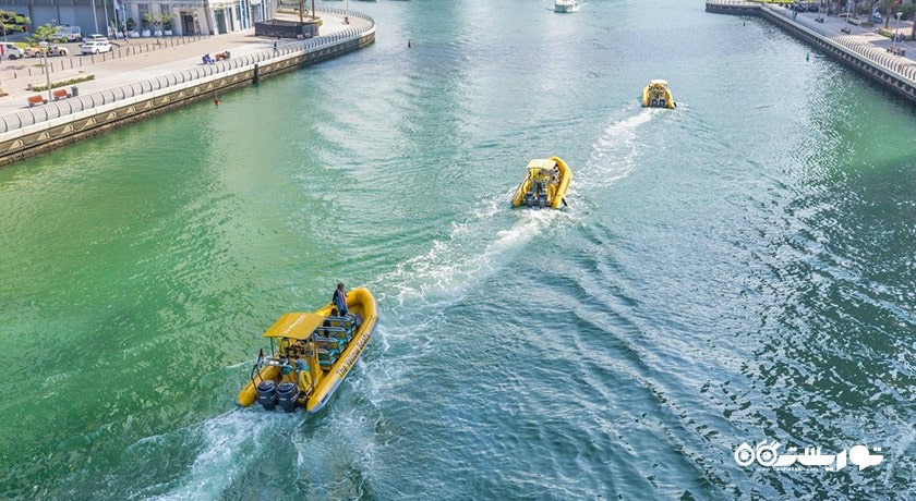 سرگرمی تورهای قایقرانی در ابوظبی شهر امارات متحده عربی کشور ابوظبی