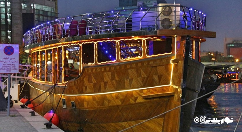 سرگرمی سفر دریایی با داو در ابوظبی شهر امارات متحده عربی کشور ابوظبی