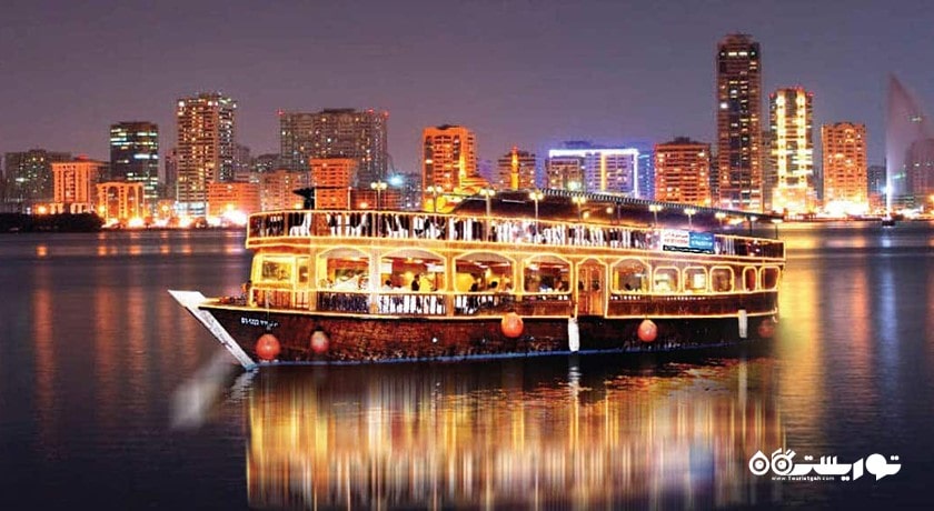 سرگرمی سفر دریایی با داو در ابوظبی شهر امارات متحده عربی کشور ابوظبی