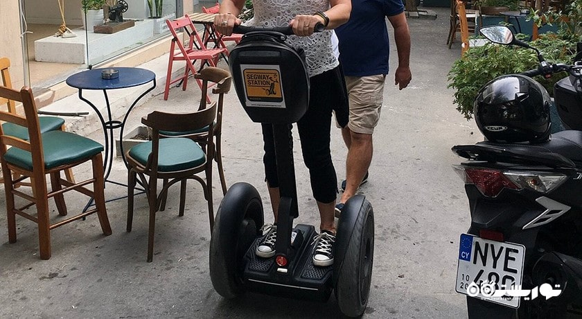 سرگرمی سواری با سگوی در نیکوزیای شمالی شهر قبرس شمالی کشور نیکوزیای شمالی