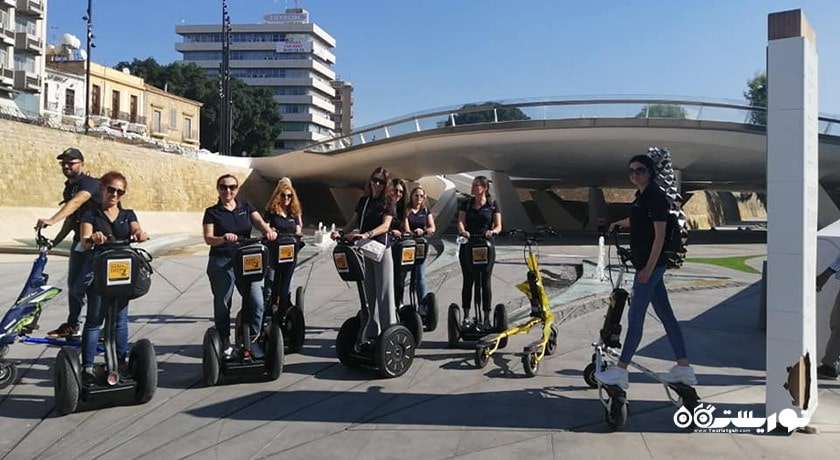 سرگرمی سواری با سگوی در نیکوزیای شمالی شهر قبرس شمالی کشور نیکوزیای شمالی