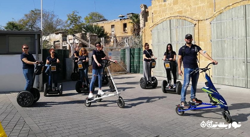 سرگرمی سواری با سگوی در نیکوزیای شمالی شهر قبرس شمالی کشور نیکوزیای شمالی