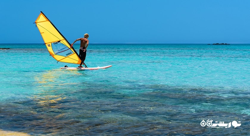 سرگرمی بادسواری در قبرس شمالی شهر قبرس شمالی کشور نیکوزیای شمالی