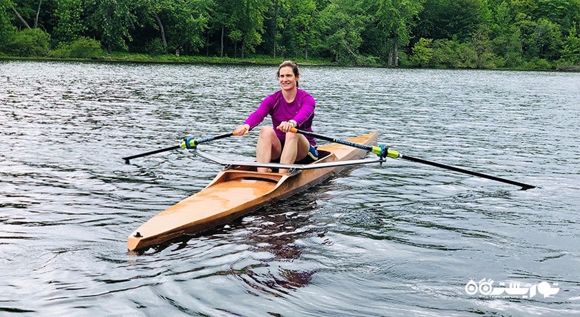 سرگرمی سواری با قایق های باریک پارویی شهر قبرس شمالی کشور نیکوزیای شمالی