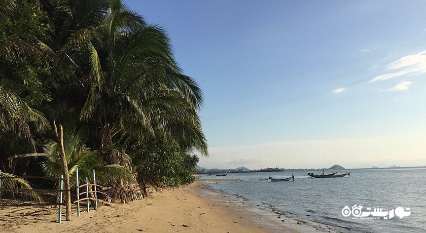 سرگرمی حمام آفتاب و شنا در سواحل کو سامویی شهر تایلند کشور کو سامویی