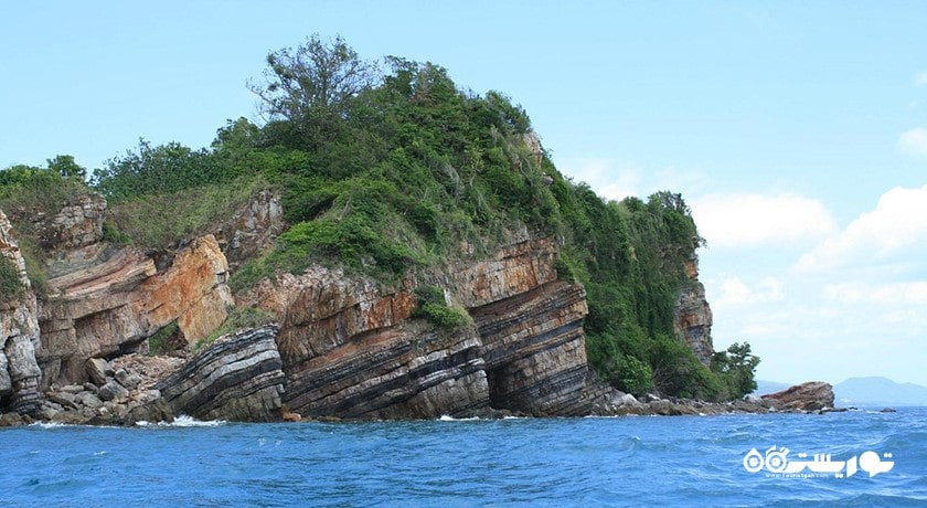 سرگرمی کایاک سواری در کو تائن  شهر تایلند کشور کو سامویی