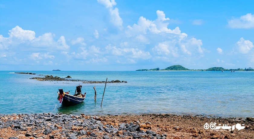 سرگرمی کایاک سواری در کو تائن  شهر تایلند کشور کو سامویی