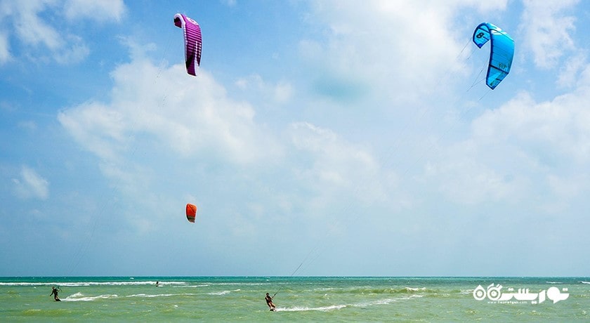 سرگرمی کایت سواری در کو سامویی شهر تایلند کشور کو سامویی