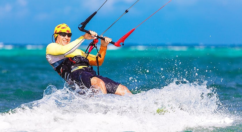 سرگرمی کایت سواری در کو سامویی شهر تایلند کشور کو سامویی