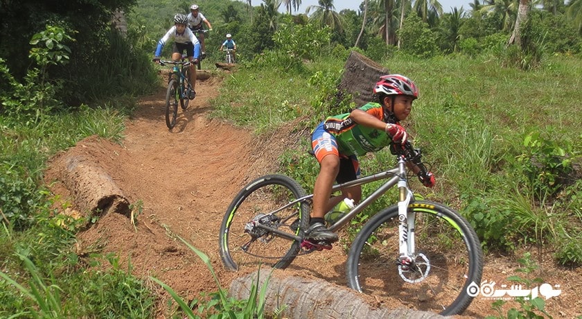 سرگرمی دوچرخه سواری در کوسامویی شهر تایلند کشور کو سامویی