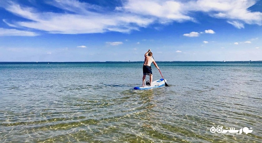 سرگرمی پاروزنی ایستاده در کوسامویی شهر تایلند کشور کو سامویی