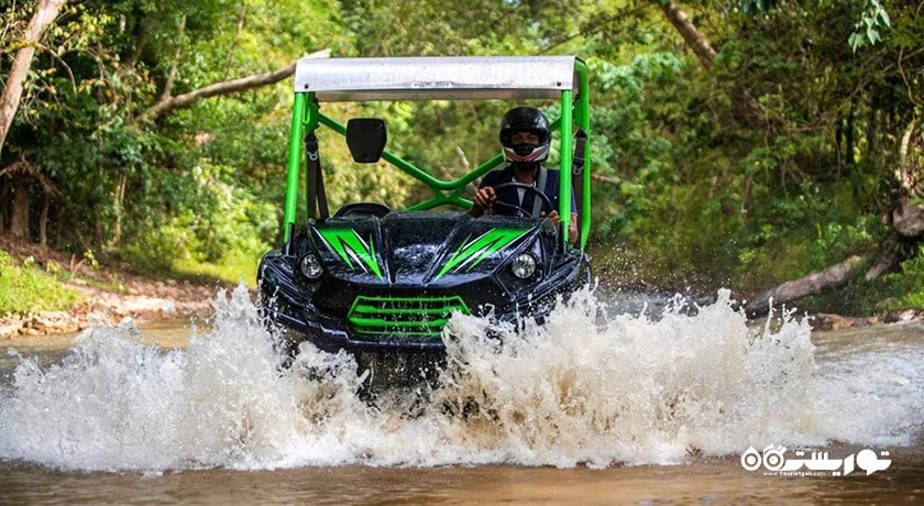 سرگرمی سواری با خودروی همه جارو در کوسامویی شهر تایلند کشور کو سامویی